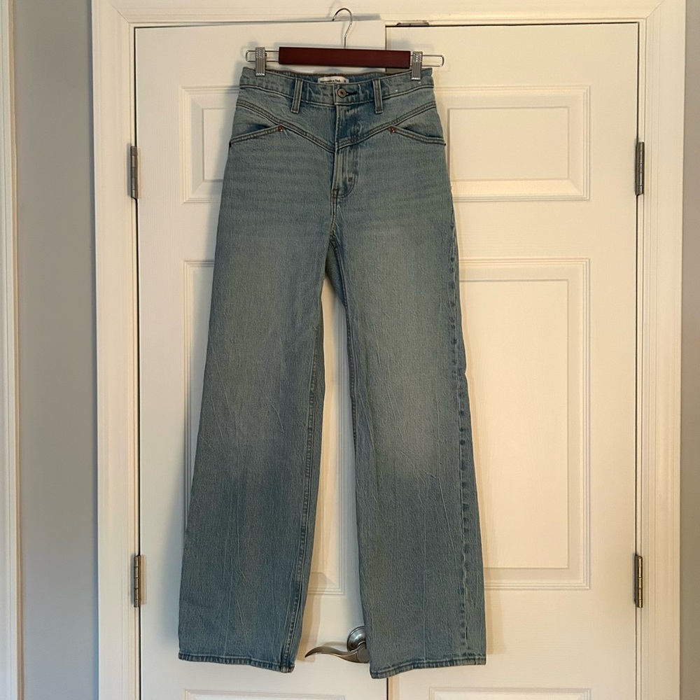 Abercrombie & Fitch High Rise 90s Relaxed Jean